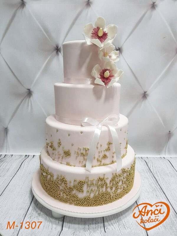 Roza torta zlatom posuta